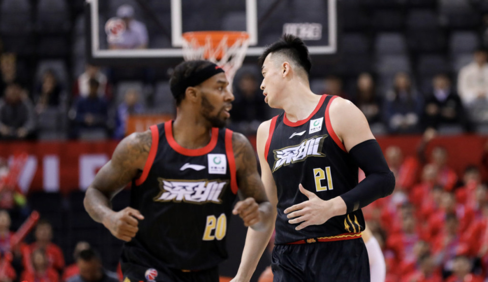 深圳队绝杀青岛队，王哲林统治全场