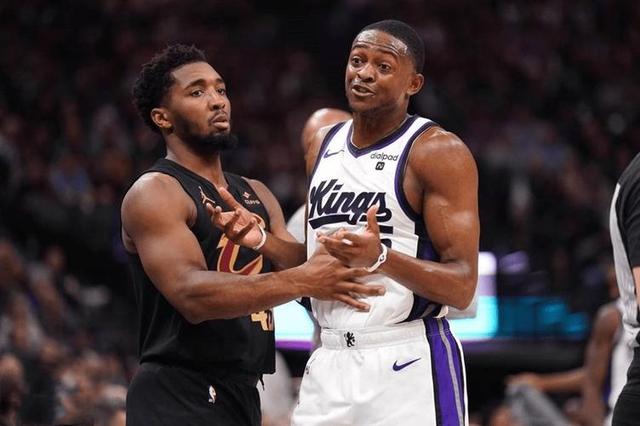 山东队轻取浙江队，福克斯点燃赛场