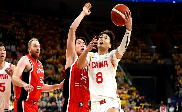 深圳队完胜雷霆，周琦带队取胜