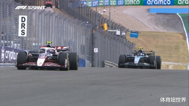 雷诺车队险胜迈凯伦，阿隆索点燃赛场