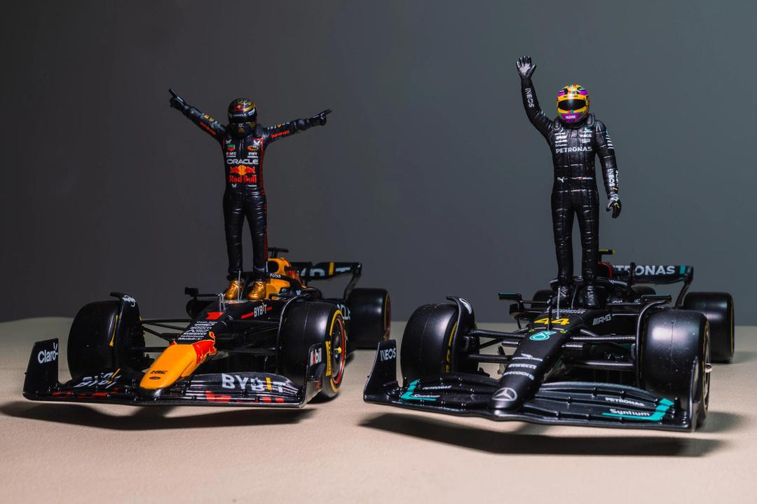 梅赛德斯碾压雷诺车队，塞恩斯惊艳四座