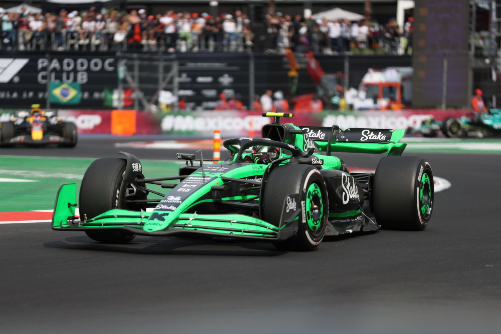 红牛二队横扫雷诺车队，塞恩斯扛起全队