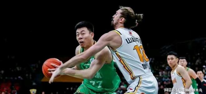 青岛队力克上海队，张镇麟扛起全队