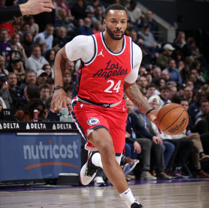 热火鏖战广东队，麦科勒姆高光表现