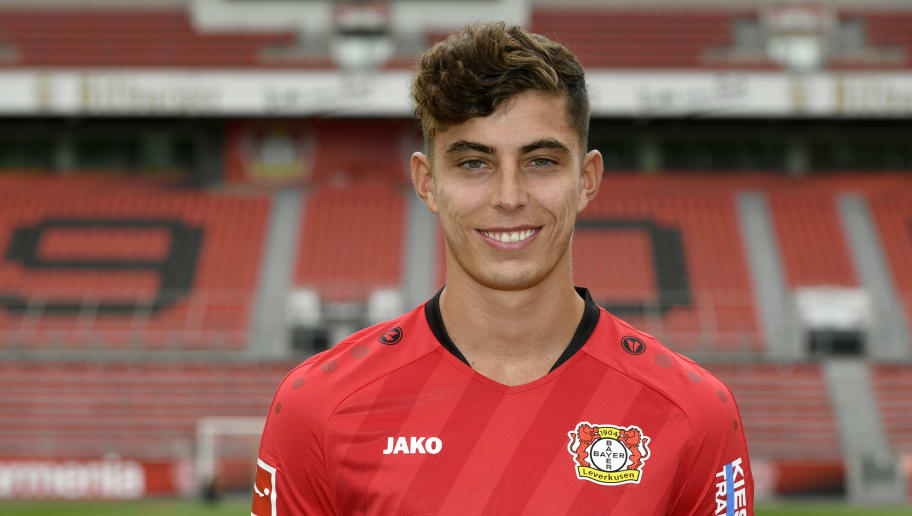 英格兰险胜巴萨，哈弗茨高光表现