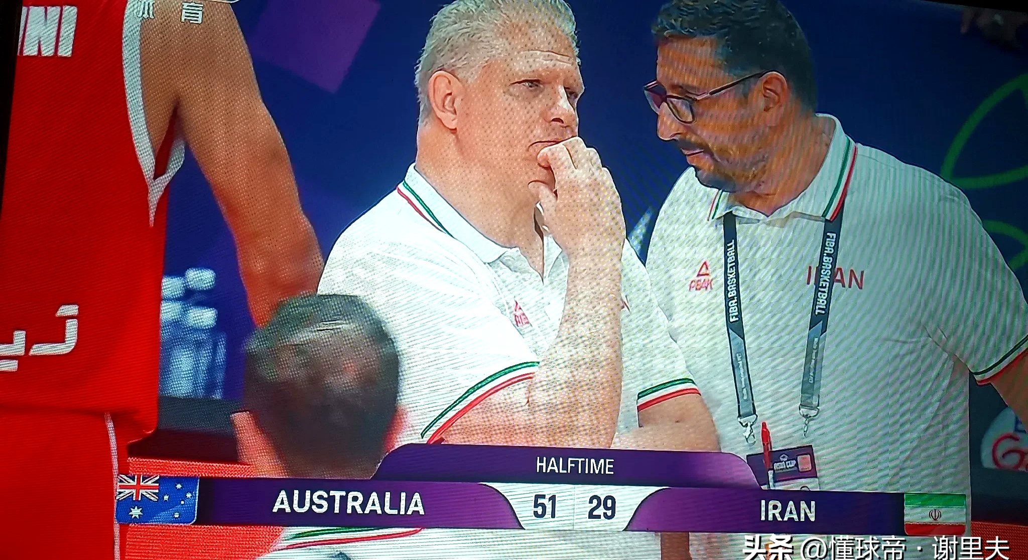 赛场上发生了令人瞠目结舌的一幕 赛场上发生了令人瞠目结舌的一幕