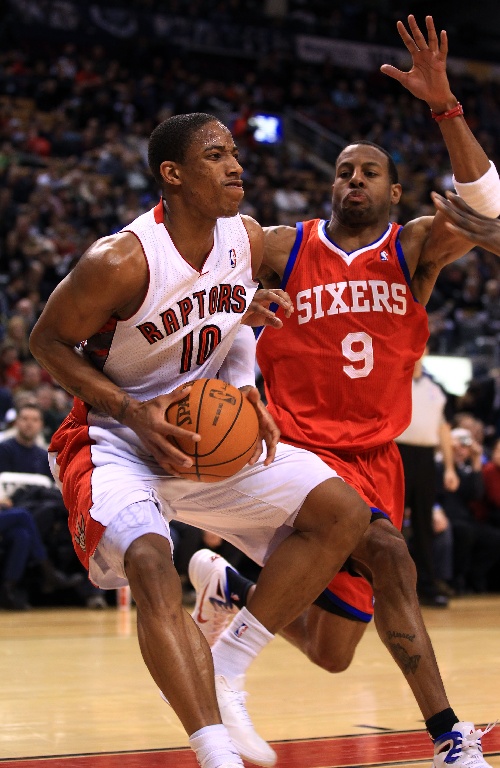 广东队碾压猛龙,德罗赞惊艳四座 广东队碾压猛龙,德罗赞惊艳四座