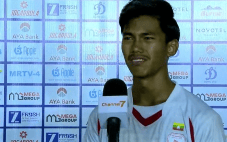 阿曼球员沙马纳出战亚洲杯比赛