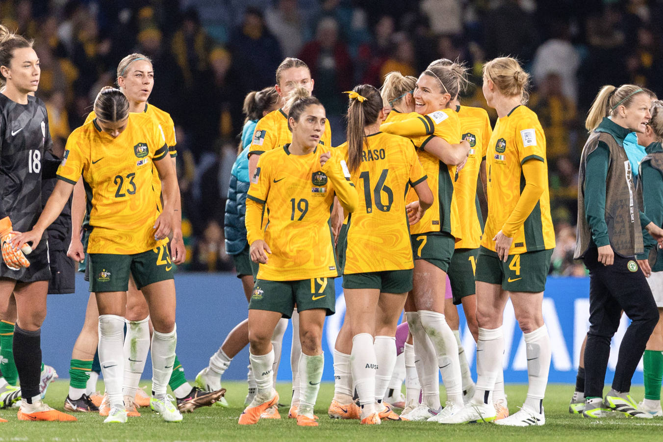 加拿大女足队员在比赛中奉献精彩表现