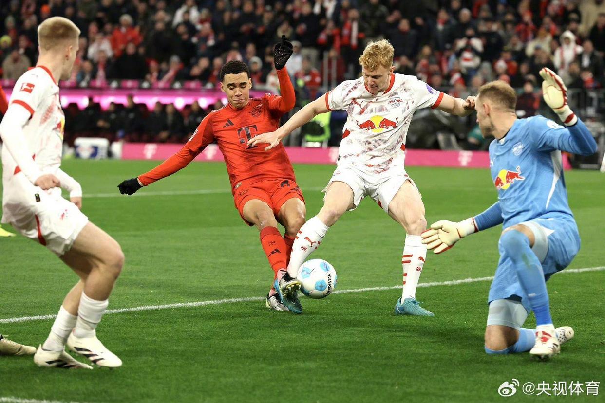 拜仁慕尼黑后防线暴露缺陷，主教练正在调整