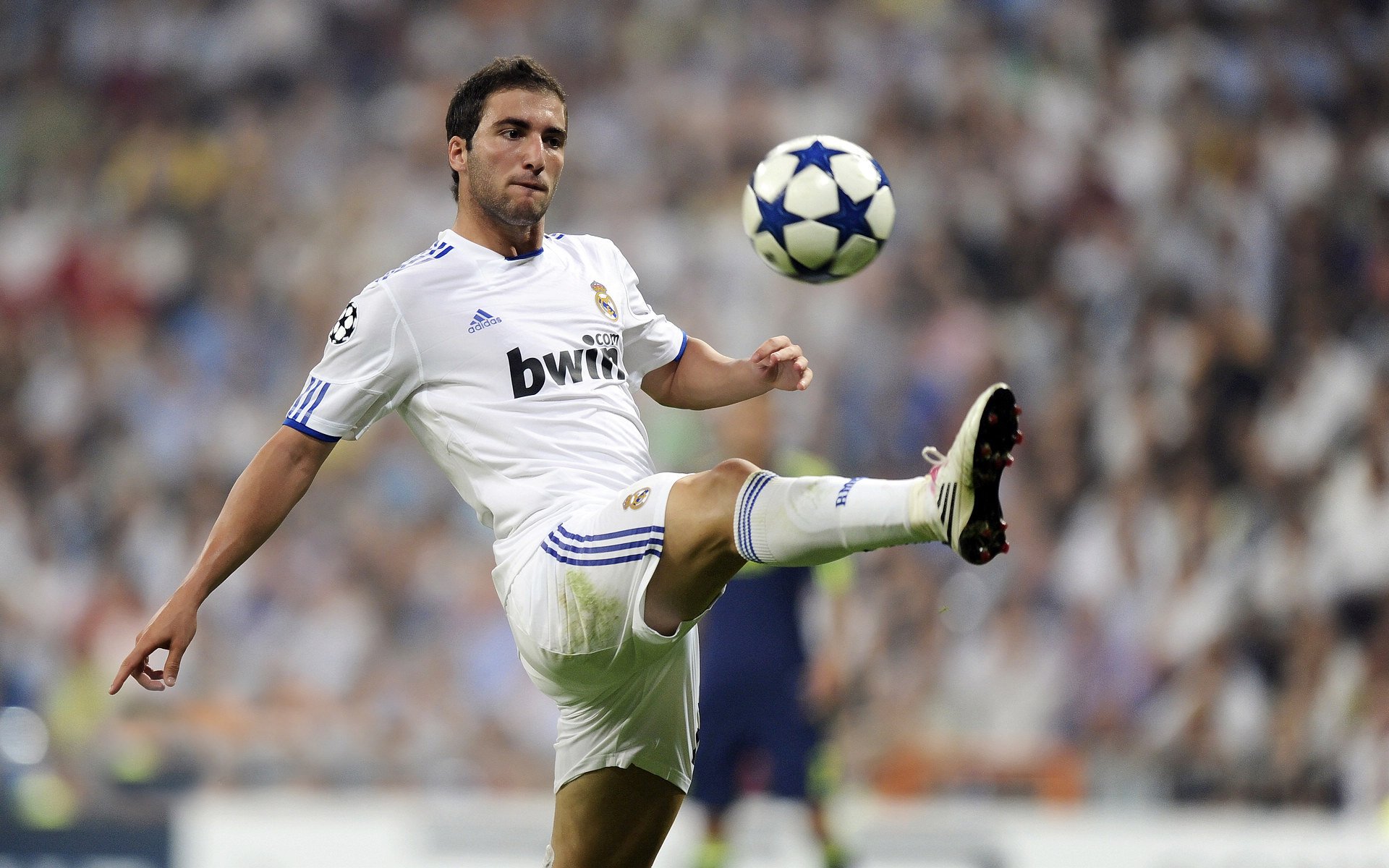 杰伦·格林关键制胜，独行侠决胜局力克快船，诠释新星与团队的完美交响