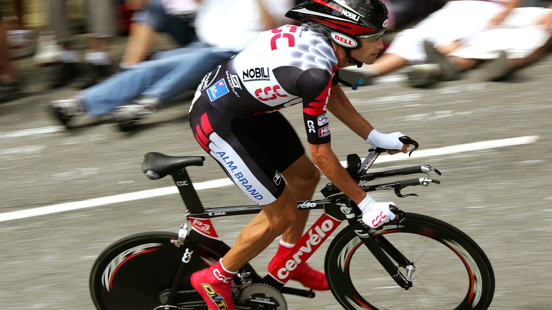 掌控节奏，拉开差距，湖人如何以范弗利特式连续得分击溃广厦